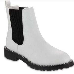 ZYAH :Chelse boots White and Black Ankle Boots
